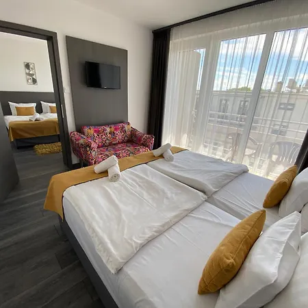 Hotel & 4*