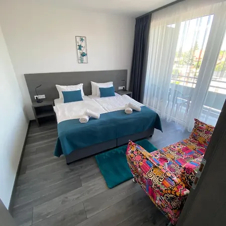 Hotel & Csopak