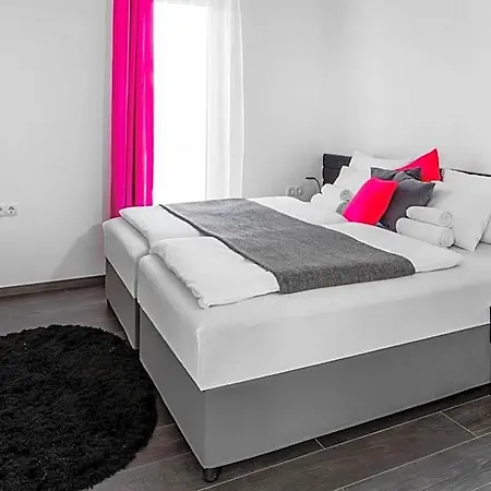 Hotel & 4*