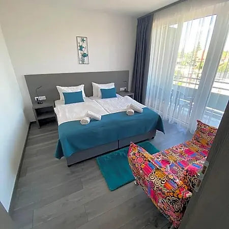 Hotel & Csopak