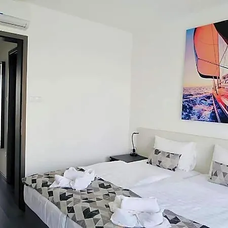 Hotel &
