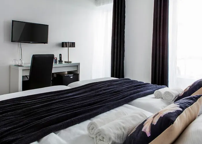 Hotel & 4*