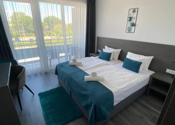 Hotel & 4*
