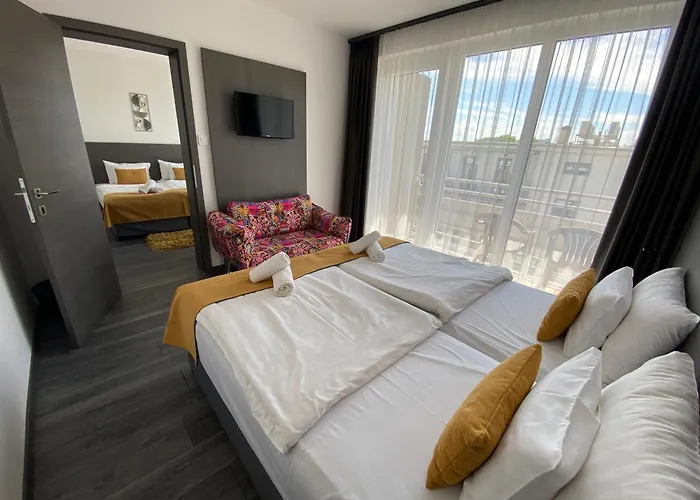 Hotel & 4*